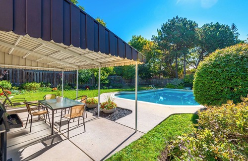 Toronto House | Monthly Stay ~ Slam Dunk Themed Room w/Pool Access