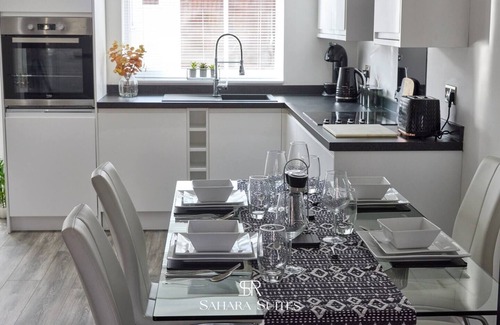 Newcastle-upon-Tyne House | Monthly Stay | Stylish 3BR | City Centre | Parking