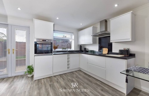 Newcastle-upon-Tyne House | Monthly Stay | Stylish 3BR | City Centre | Parking