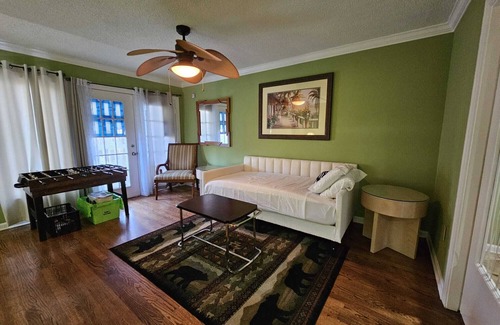 Cordova House | MONTHLY STAYS-6 BR with Pool Southern Luxury- 7 Sleeping Areas Over 3,000 Sq Ft