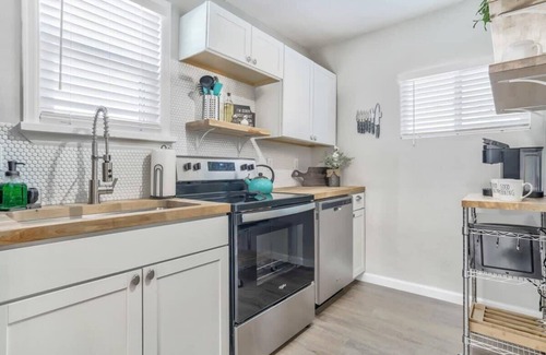 Manitou Springs Historic District Apartment | Monthly Stays at The Manitou Manse
