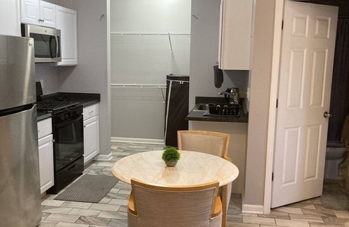 Southaven House | MONTHLY STAYS- Cozy 3 BR Home with Private Guest House in Southaven