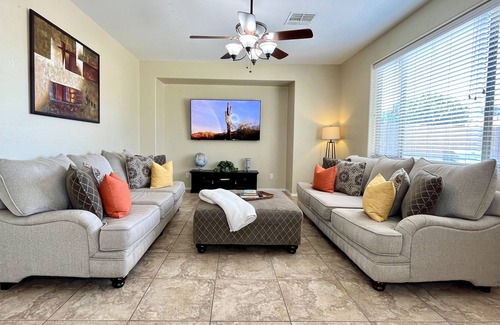 Sonoran Mountain Ranch House | Monthly Stays/Fabulous Location/Dog Friendly/King Bed/ Game Room/Private Yard