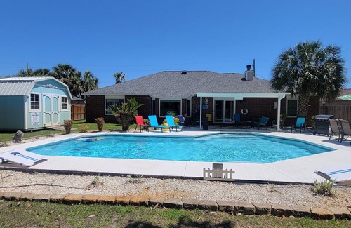 Navarre House | Montly 3600n2 Weeks 1900nPrivate in ground pool. 10 minutes to Beach/Golf