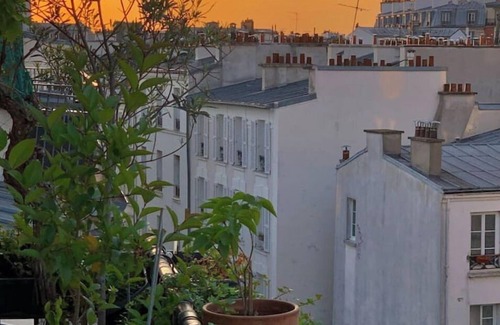 Montmartre Apartment | Montmartre Flat With Eiffel Tower View