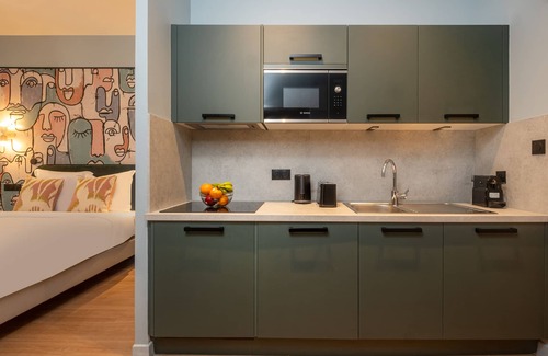 Quartier des Grandes-Carrieres Apartment | Montmartre Paris Suite