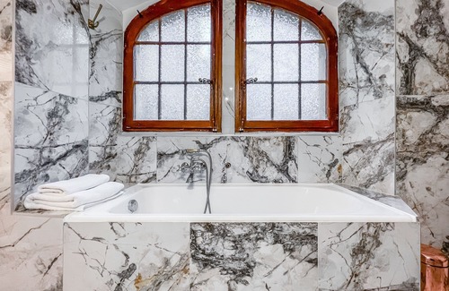 Montreux Other | Montreux Castle -Studio 2 Beds -Lake view terrasse