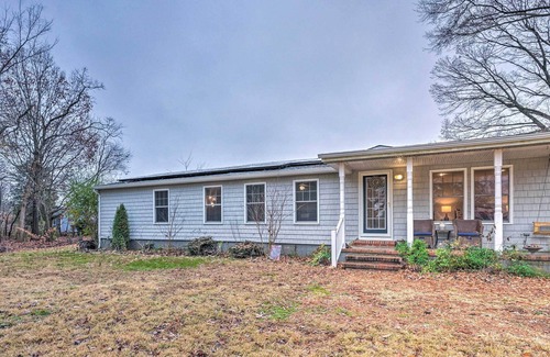 Mount Holly House | Montross Retreat w/ Private Boat Dock!