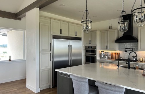 Monument House | Monument Majesty - Luxury Home w/Mountain ViewsnSpacious 4-bedroom modern house