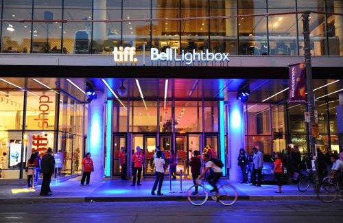 Downtown Toronto Apartment | Monville Suites - Downtown Toronto - CN Tower & Rogers Centre
