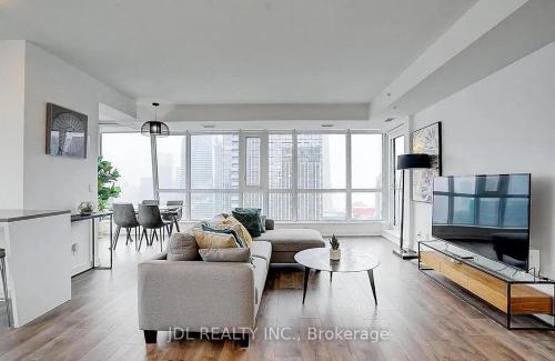 Downtown Toronto Apartment | Monville Suites - Downtown Toronto - CN Tower & Rogers Centre