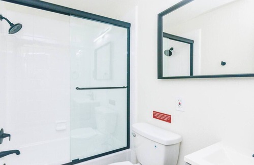 Huntington Beach Apartment | Moody B1 - Cozy Private Room + Bath