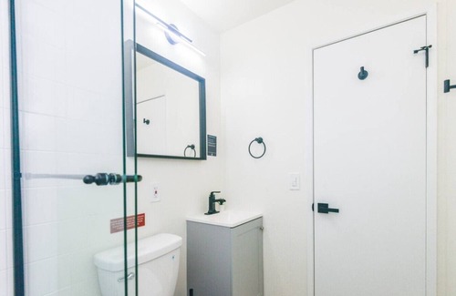 Huntington Beach Apartment | Moody B1 - Cozy Private Room + Bath