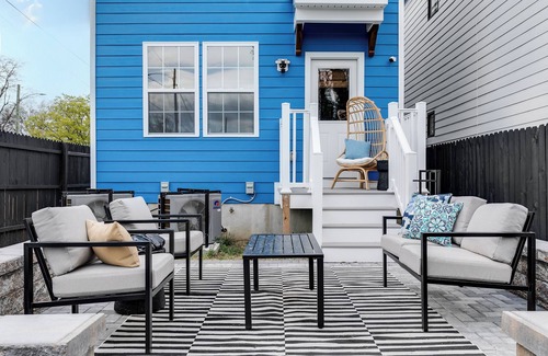 Mosby House | Moody, Vintage Retreat in Church Hill, Close to Parks, Restaurants + Nightlife