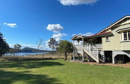 Moogerah House | Moogerah Valley Homestead - Country Home On Beautiful Lake Moogerah Pet-Friendly