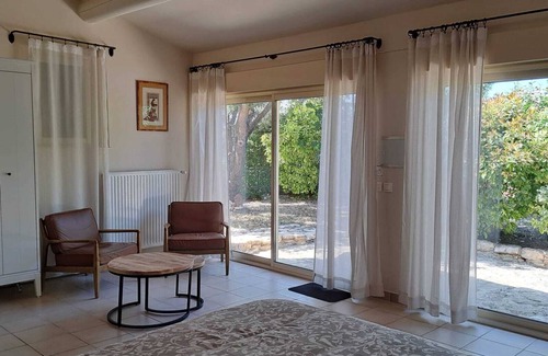 Bonnieux Villa | Mooie Gerenoveerde Villa met Zwembad, Tussen Olijfbomen met Prachtige Uitzichten