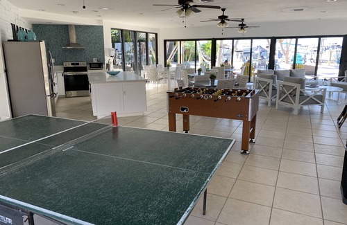 Key Largo Apartment | Moon Bay 2 Bed Condo within B Building with side sea & pool views