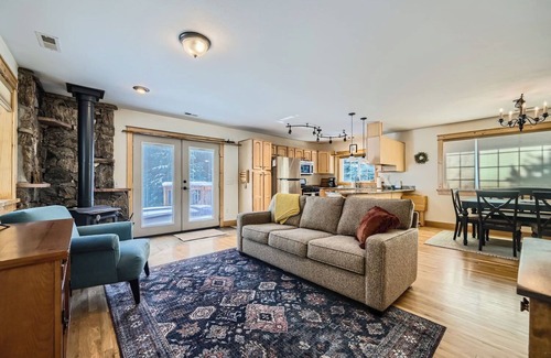 Black Hawk Cabin | Moon Creek Cabin - A Cozy, Rustic Mountain Retreat!