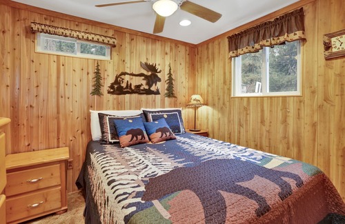 Boulder Bay Cabin | Moon Escape Family Retreat~ Castle Rock Trail Cabin~