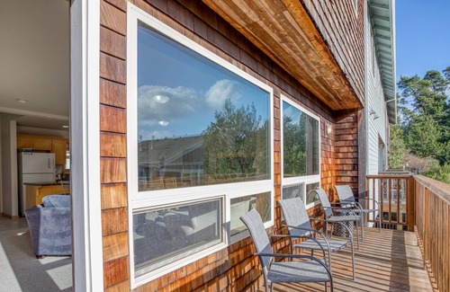 Manzanita Condo | Moon Over Manzanita (MCA 1549)