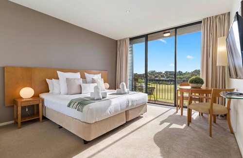 Fingal Apartment | Moonah Links Apartment 23 - Fairway Views, Golf, Hot Springs