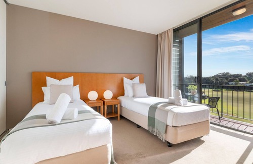 Fingal Apartment | Moonah Links Apartment 23 & 24 - Fairway Views, Golf, Hot Springs