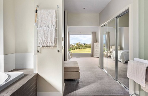 Fingal House | Moonah Links View Escape