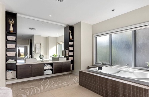 Fingal House | Moonah Links View Escape