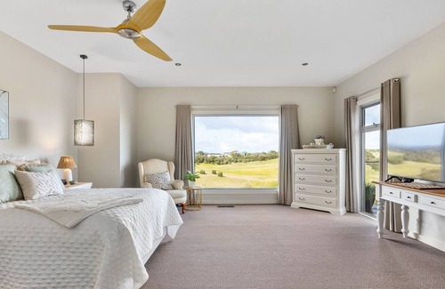 Fingal House | Moonah Links View Escape