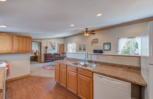 Pepin Condo | Moonbeam Condo - Beautiful 2 Bedroom Stay by Beach