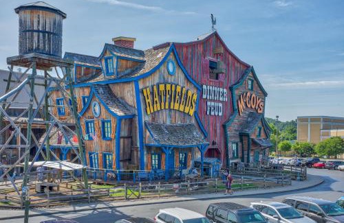 Gatlinburg - Pigeon Forge House | Moonbeams & Cabin Dreams by American Patriot Getaways