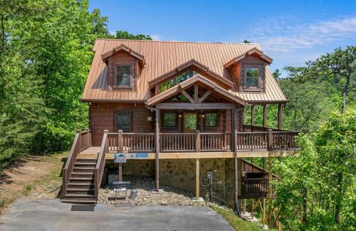 Gatlinburg - Pigeon Forge House | Moonbeams & Cabin Dreams by American Patriot Getaways