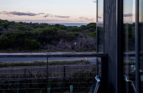 Beaumaris Apartment | Moonbird Beach Shack ~ Ocean Escape