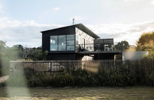 Beaumaris Apartment | Moonbird Beach Shack ~ Ocean Escape