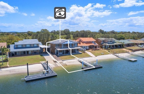 Yamba Apartment | Moondance 1- wake to breathtaking water views each morning.