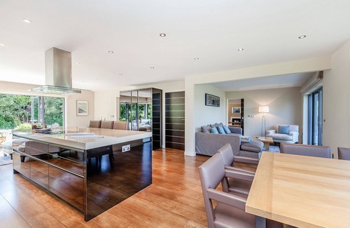 St. Mawes Cottage | Moonfleet - a holiday home that sleeps 8 guests in 4 bedrooms