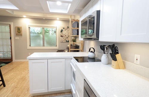 Old Town Apartment | Moongate, a Stylish Studio Retreat near Duval, Pet-Friendly, Gated and Private