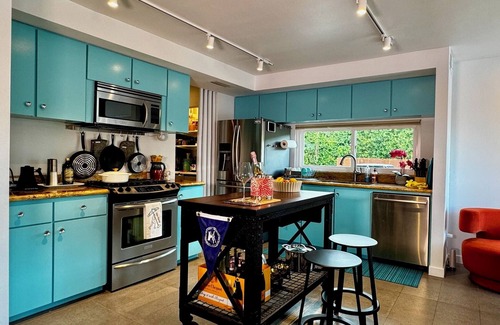 Cathedral City Cove House | Moonlight Cove Modern: Set atop the foothills with 360° valley & mountain views
