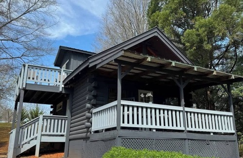 Helen Cabin | Moonlight Kiss-Romantic-Hot Tub -Cabin W/View