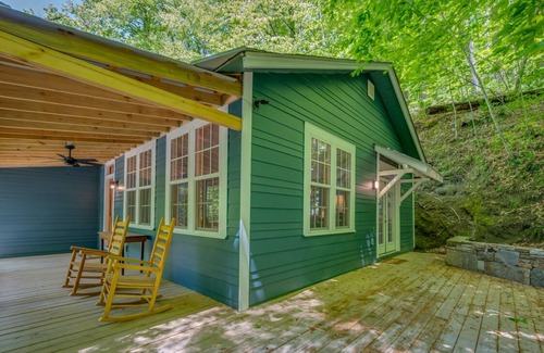 Skyland Cottage | Moonlight Mountain Retreat: A peaceful mountain cottage near Lake Lure!