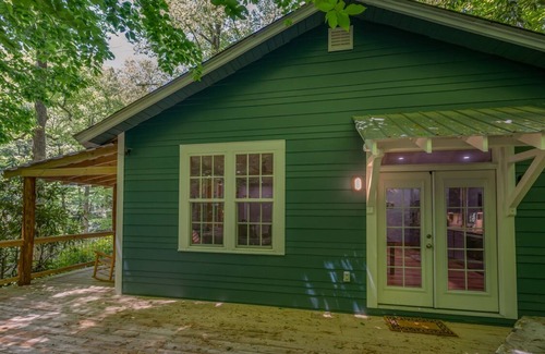 Skyland Cottage | Moonlight Mountain Retreat: A peaceful mountain cottage near Lake Lure!