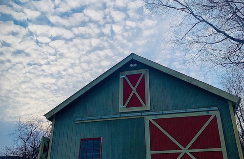 Roxbury Apartment | Moonlight Mountain Farm Vermont Studio w Hot Tub Spa Room