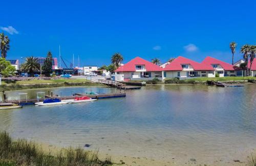 Port Owen Apartment | Moonlight @ Port Marina