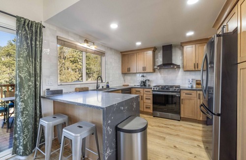 Whispering Forest Cabin | Moonlight Ridge| Jacuzzi, Gated, EV Charge, Cen AC