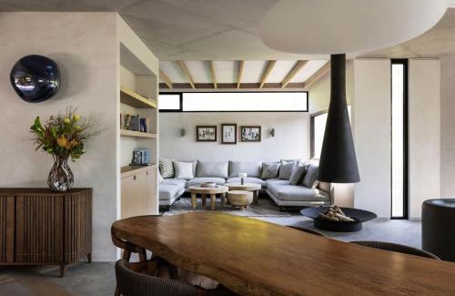 Byron Bay House | Moonrise - 4 BR designer home above Wategos Beach