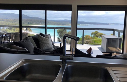 Binalong Bay House | MOONRISE BINALONG BAY Stunning views