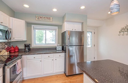 Ocean Pines House | Moonshell - Waterfront, 3 Bedrooms, 2 Bathrooms, Sleeps 6, Non Group Rental