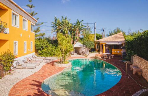 Albardeira House | Moonshine Guest House with private studios and private cottage