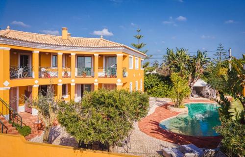 Albardeira House | Moonshine Guest House with private studios and private cottage