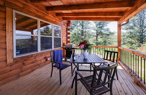 Logan Cabin | Moonshine Mountain Lodge - Inn &Spa at Cedar Falls